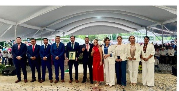 ALCALDE DE TAMASOPO Y SU FAMILIA
